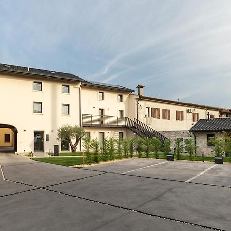 Portone180 Guest House Roveredo in Piano Bagian luar foto